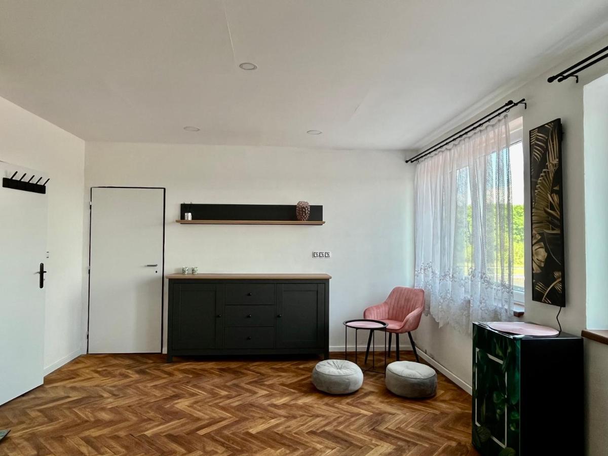 Monstera I Apartman Kolín Kültér fotó